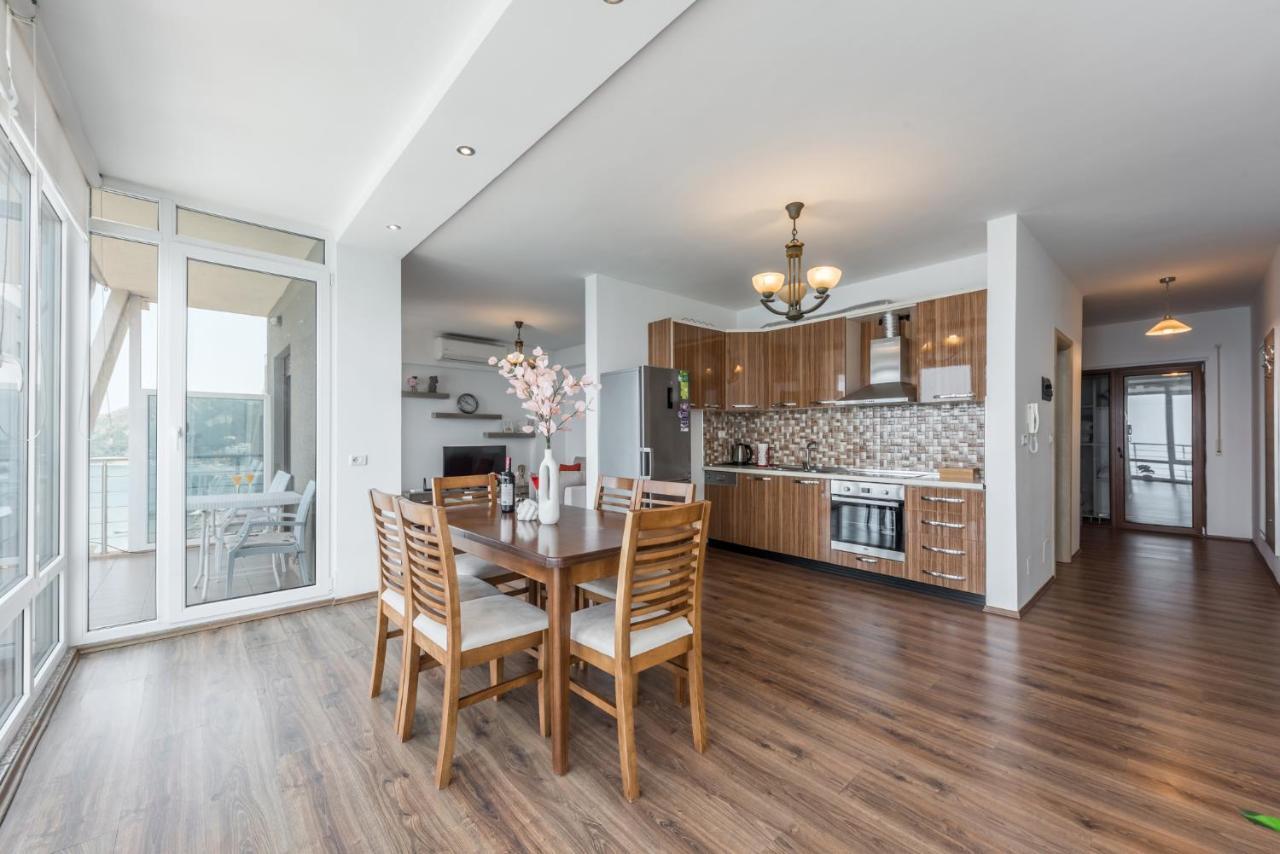 Spectacular Seaview Penthouse Apartment ดูร์เรส ภายนอก รูปภาพ